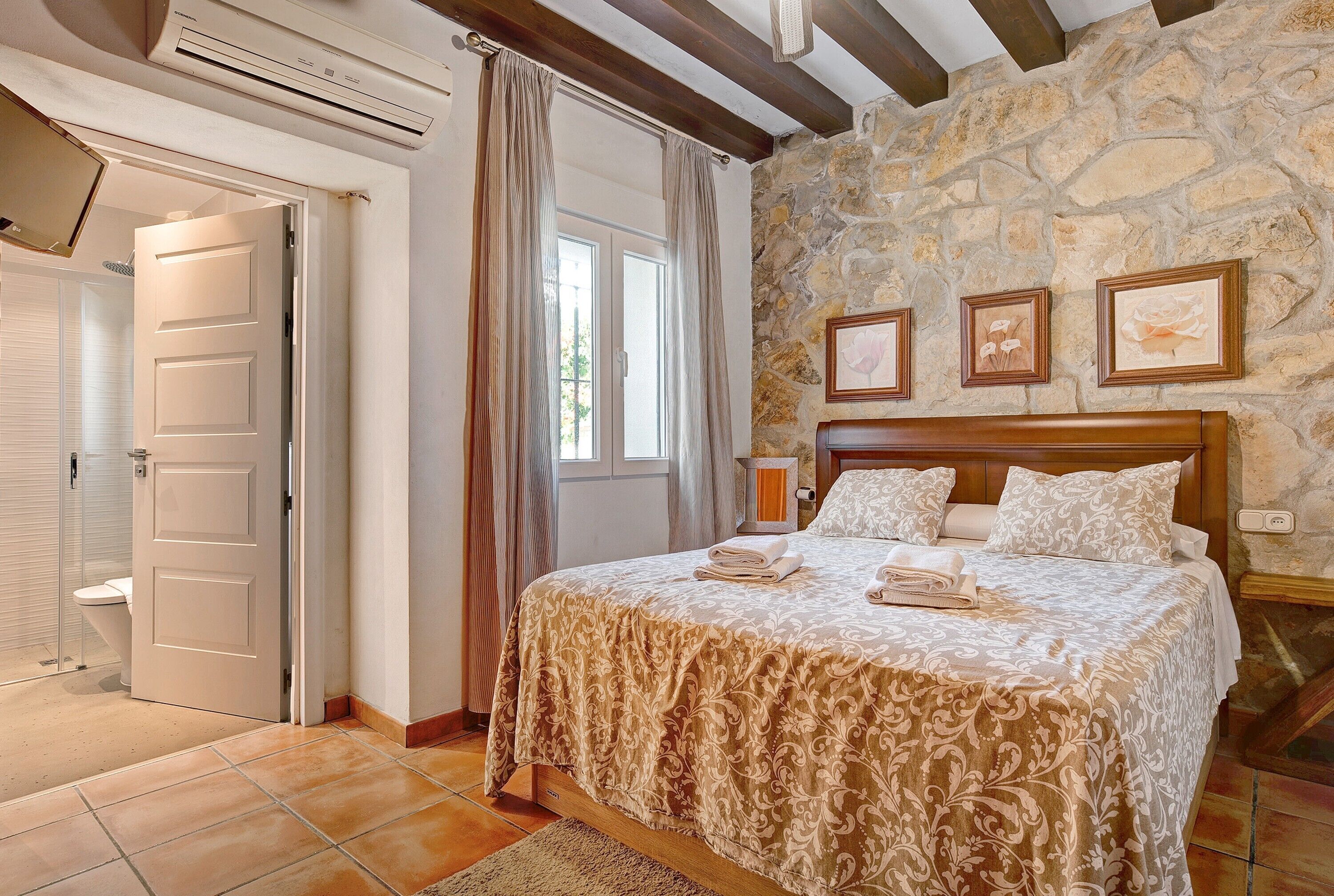 4 habitaciones, wifi gratis y ropa de cama 