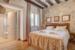 4 makuuhuonetta, ilmainen Wi-Fi, vuodevaatteet