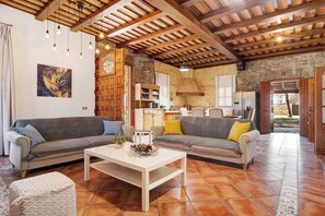 Télévision, cheminée