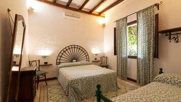 1 chambre, fer et planche Ă repasser, Wi-Fi gratuit, draps fournis