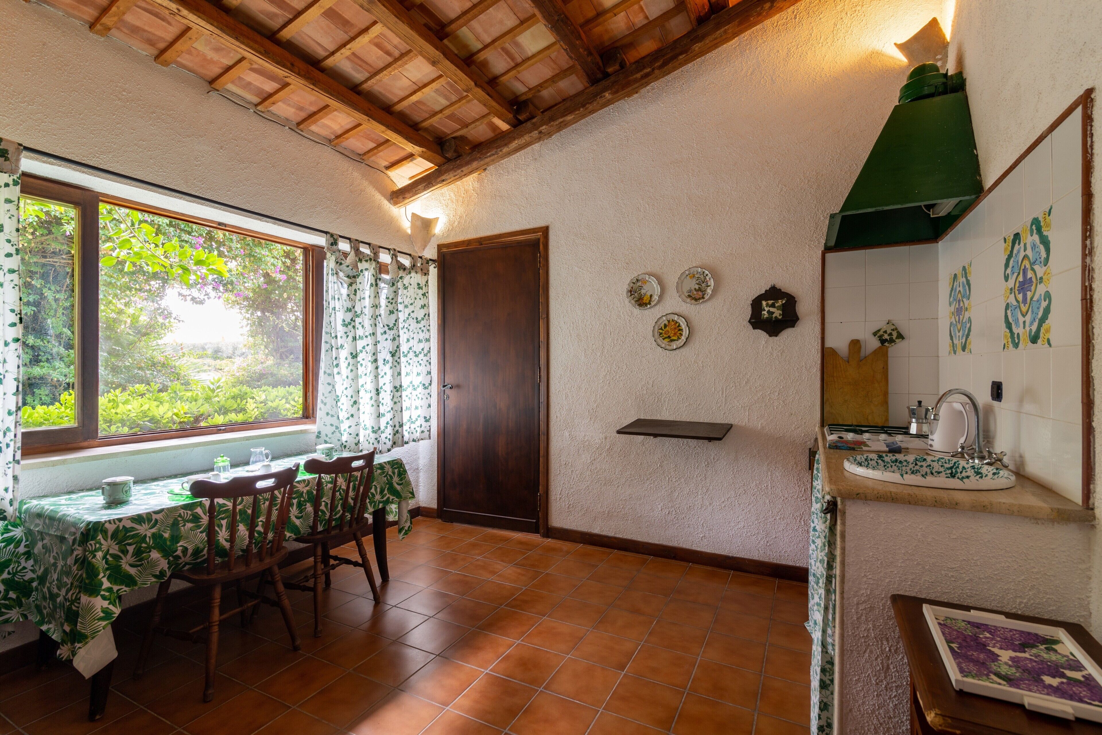 Frigorifero, piano cottura, pentole/stoviglie/utensili