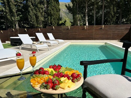 Villa DeLux avec vue sur les montagnes, jacuzzi chauffé, jardin et Wi-Fi