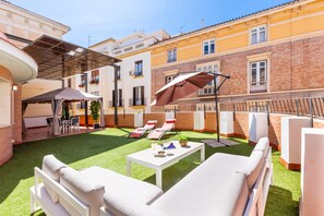 Outdoor dining - Holiday Apartment "Terraza Larios" with Wi-Fi, Terrace & Balcony (Malaga)
