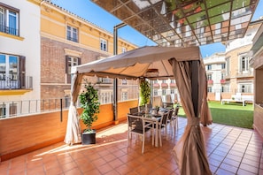Outdoor dining - Holiday Apartment "Terraza Larios" with Wi-Fi, Terrace & Balcony (Malaga)