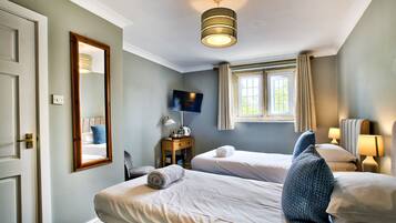 Superior Twin Room | Premium bedding, desk, iron/ironing board, free WiFi