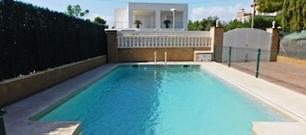 Agradable Casa con Piscina en Les Tres Cales