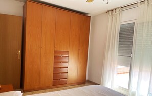 4 slaapkamers, een strijkplank/strijkijzer, wifi, beddengoed