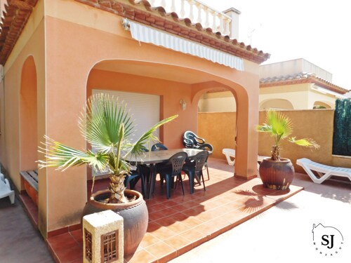 Agradable Casa con Piscina en Les Tres Cales