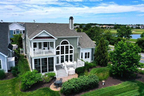 Beautiful Luxurious 4BD, 3.5 BA Home that sleeps 13 in the Bayside Golf & Resort Community! Amazing Pools, Fitness Centers, Tennis Courts, Walking trails, Freeman Stage with Music Performances!