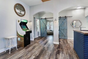 4 bedrooms, WiFi, bed sheets