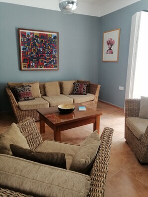 TV - Exterior y con vistas a una de las plazas más bonitas de Cádiz y a la catedral. (Cádiz)