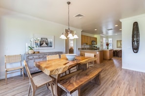Dining area - seats 6 - Nihilani 16C - 3 bedrooms with AC (Princeville)