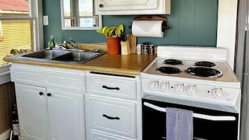 冰箱、微波炉、烤箱、炉灶