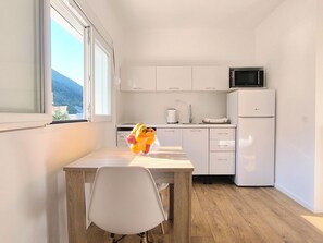 Dining - Quiet 1BR flat in the garden (Будва)
