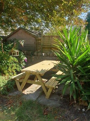 Apartment | Property grounds - Stunning 2-bed Apartment in Weston-super-mare (Weston-super-Mare)