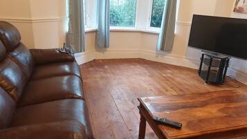 Apartment | Living room | Fireplace