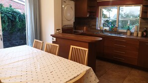 Unclassified image, 3 of 10, button - Stunning 2-bed Apartment in Weston-super-mare (Weston-super-Mare)