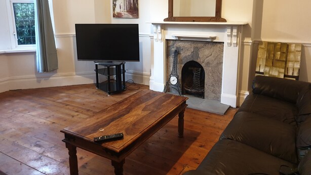 Unclassified image, 1 of 10, button - Stunning 2-bed Apartment in Weston-super-mare (Weston-super-Mare)