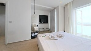 Penthouse 1 | Blendingsgardiner, lydisolert, strykejern/-brett og wi-fi (inkludert)