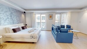 King Room with Disability Access | Blendingsgardiner, lydisolert, strykejern/-brett og wi-fi (inkludert)
