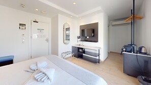 Blackout curtains, soundproofing, iron/ironing board, free WiFi - G Hotel by JL (St. Julian's)