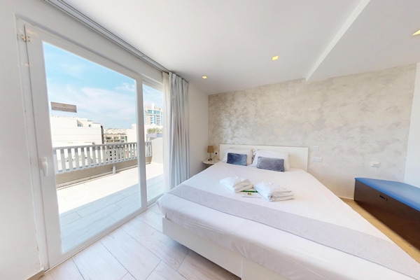 Blackout drapes, soundproofing, iron/ironing board, free WiFi