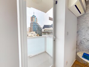 Twin Room with Private Bathroom - G Hotel by JL (St. Julian's)