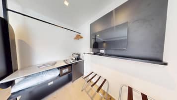Twin Room with Private Bathroom | Cortinas opacas y sistema de insonorización
