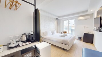 Double Room with Private Bathroom | Blackout curtains, soundproofing, iron/ironing board, free WiFi