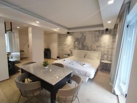 Cortinas blackout y sistema de insonorización 