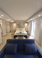 Cortinas blackout y sistema de insonorización 