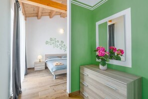 3 chambres, fer et planche à repasser, Wi-Fi, draps fournis
