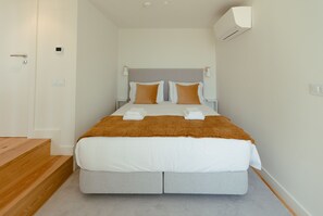 1 bedroom, iron/ironing board, internet, bed sheets