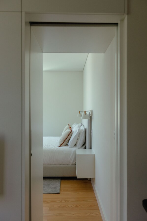 1 soverom, strykejern/-brett, internettilgang og sengetøy