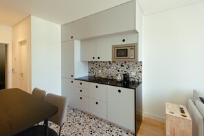 Refrigerador, microondas, parrilla de estufa y lavavajillas 