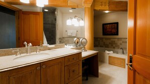 Townhouse, 4 kamar tidur | Kamar mandi