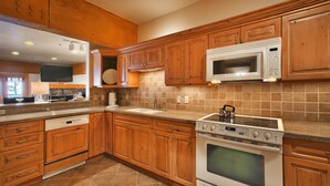 Townhouse, 4 kamar tidur | Dapur pribadi | Mesin pembuat kopi/teh