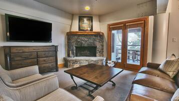 Suite, 2 Bedrooms | Living area | Fireplace