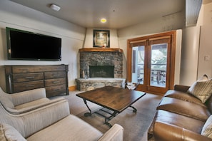 Suite, 2 kamar tidur | Area keluarga | Perapian