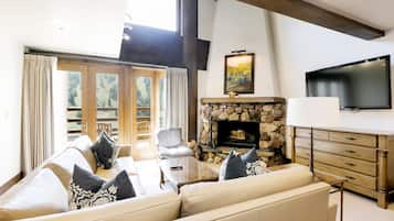 Studio | Olohuone | Takka