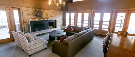 Suite, 2 Bedrooms | Living room