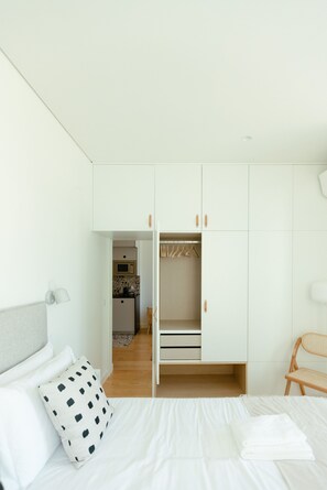 1 chambre, literie hypoallergénique, fer et planche à repasser
