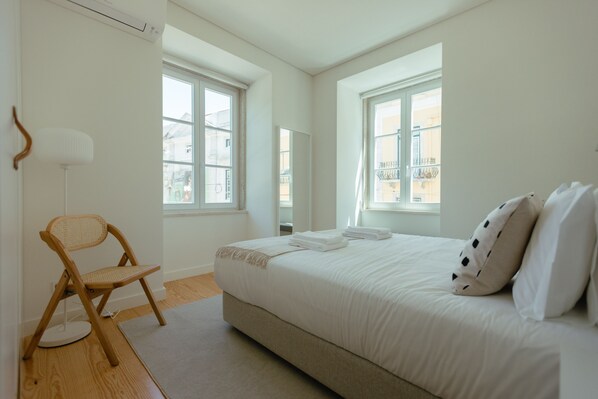 1 bedroom, hypo-allergenic bedding, iron/ironing board, Internet