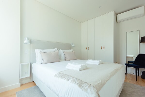 1 bedroom, iron/ironing board, Internet, bed sheets