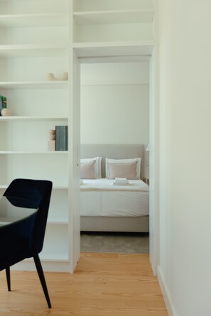 1 dormitorio, tabla de planchar con plancha, Internet y ropa de cama