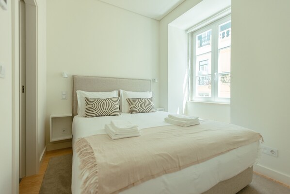 1 bedroom, iron/ironing board, internet, bed sheets