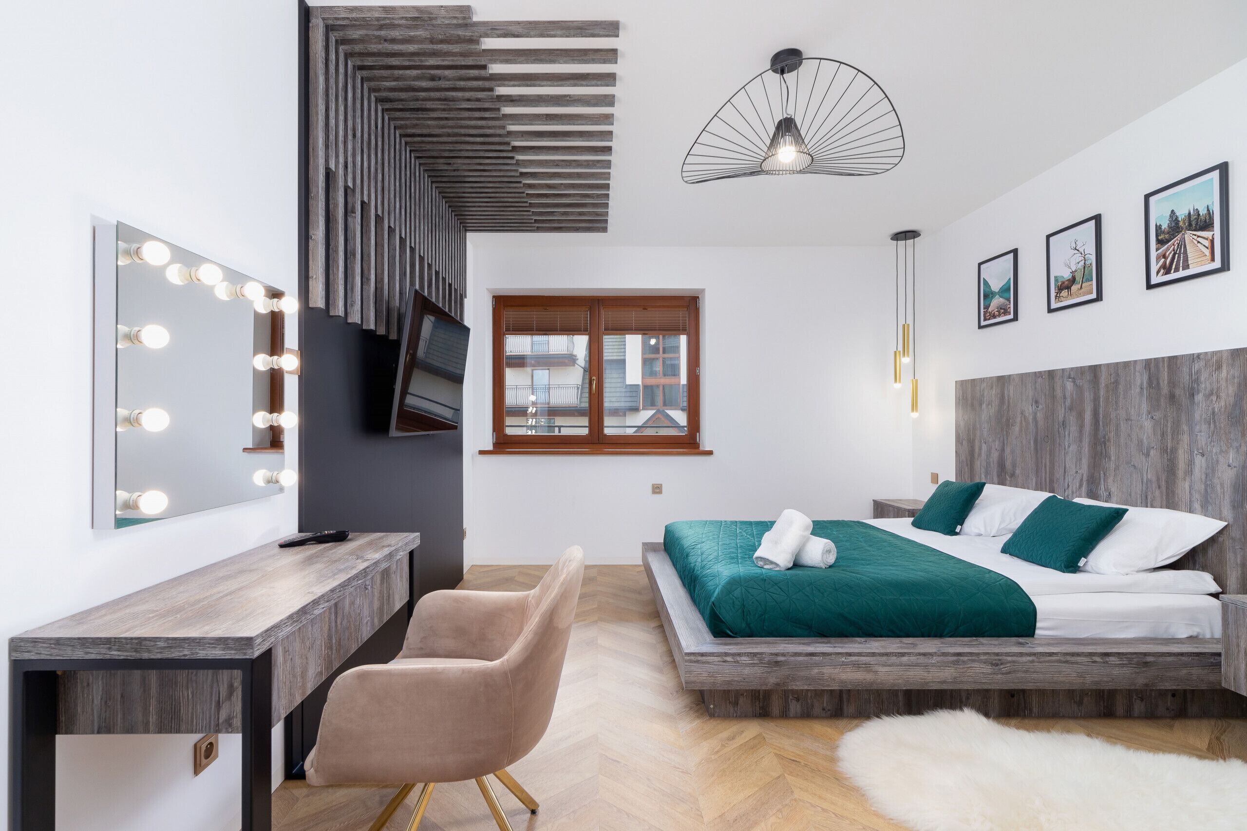 3 bedrooms, bed sheets