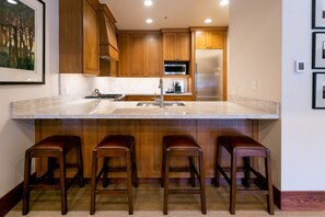 Private kitchen - Luxury Four Bedroom Multi-Level Townhouse 4 Townhouse by RedAwning (Park City)