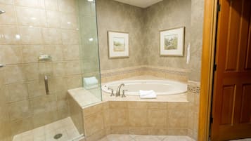 Studio | Bathroom