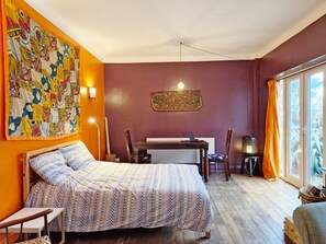3 bedrooms, iron/ironing board, travel crib, free WiFi